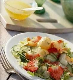 食堂吃瓜情侣,甜蜜情侣的日常甜蜜瞬间