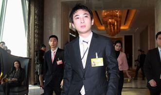 校长现场吃瓜,趣味吃瓜瞬间成校园焦点