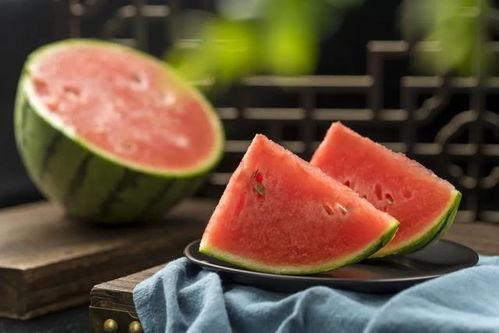 吃瓜到朝堂,一场跨越身份的蜕变之旅