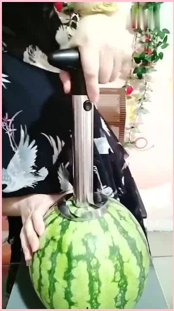 姐弟吃瓜的方式,姐弟俩的独特吃瓜日常