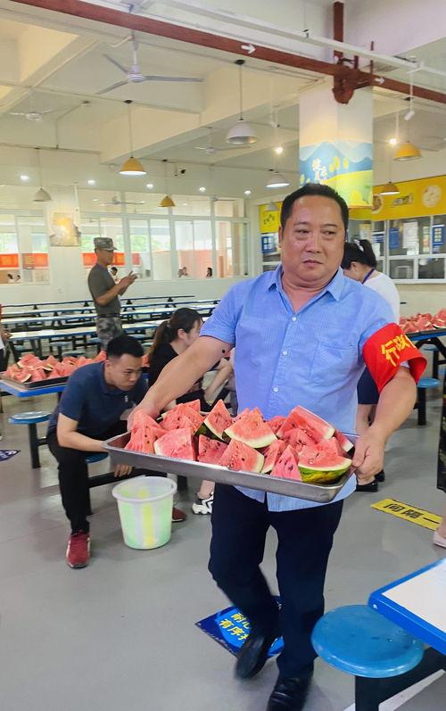 学生校园吃瓜视频,揭秘学生吃瓜视频背后的趣味与思考