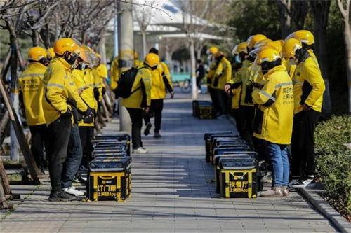 外卖骑手路上吃瓜,揭秘外卖行业生活点滴