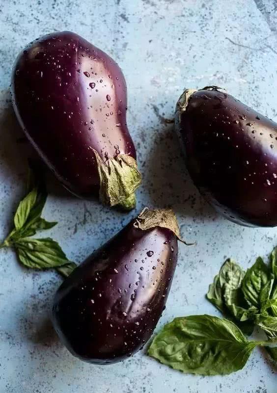 痛风人吃茄瓜,痛风患者食用茄瓜的注意事项与建议