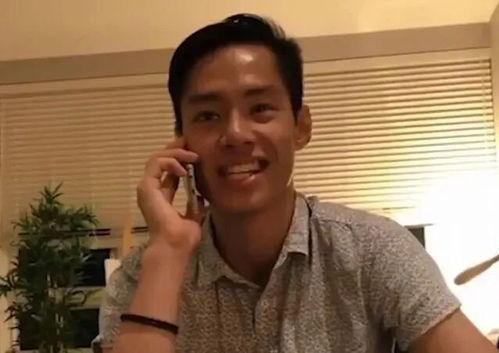 男的吃瓜吃一半