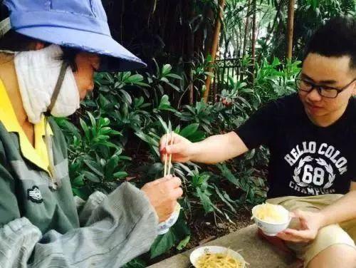 庄河小伙吃瓜,一场味蕾与夏天的邂逅