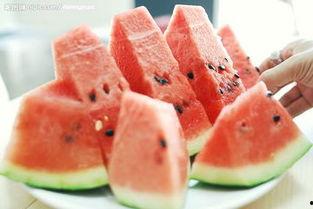 晚上吃瓜的群众视频,揭秘群众晚间娱乐生活