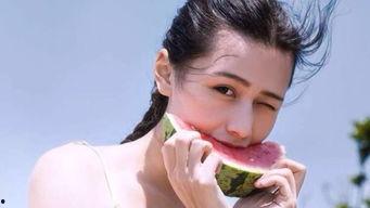 吃瓜男女照片图片高清,吃瓜男女的甜蜜瞬间