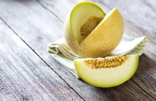 梦见吃哈密瓜好吗,梦见吃哈密瓜的吉凶预兆