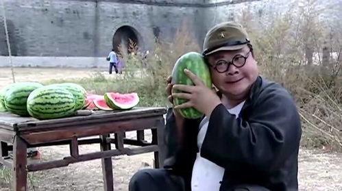 搞笑吃瓜观众,笑料百出！吃瓜群众现场直击搞笑瞬间