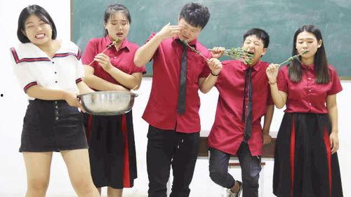 教练奖励学员吃瓜