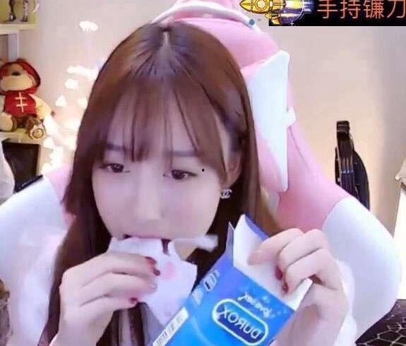 养乐多主播吃瓜,趣味横生直播秀